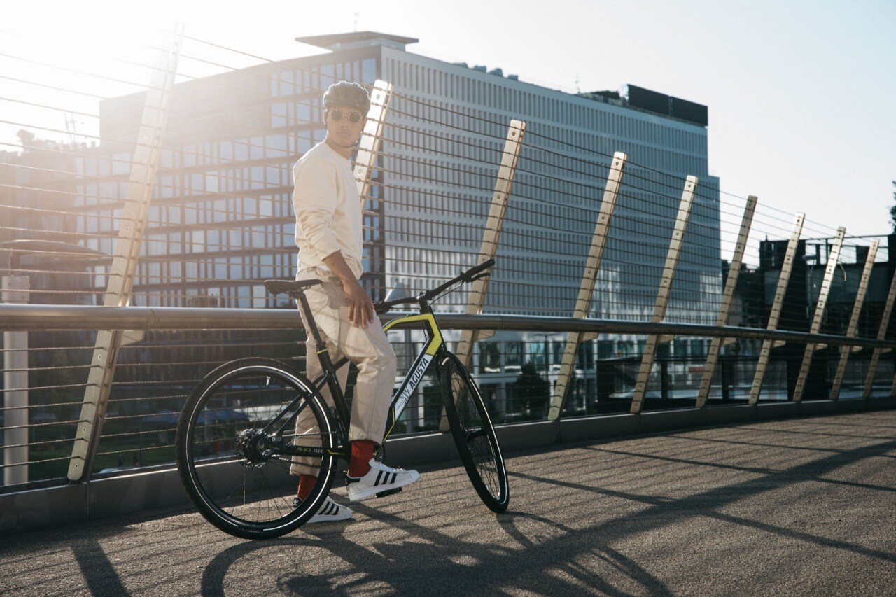 AMO: le PRIME e-bike MV Agusta